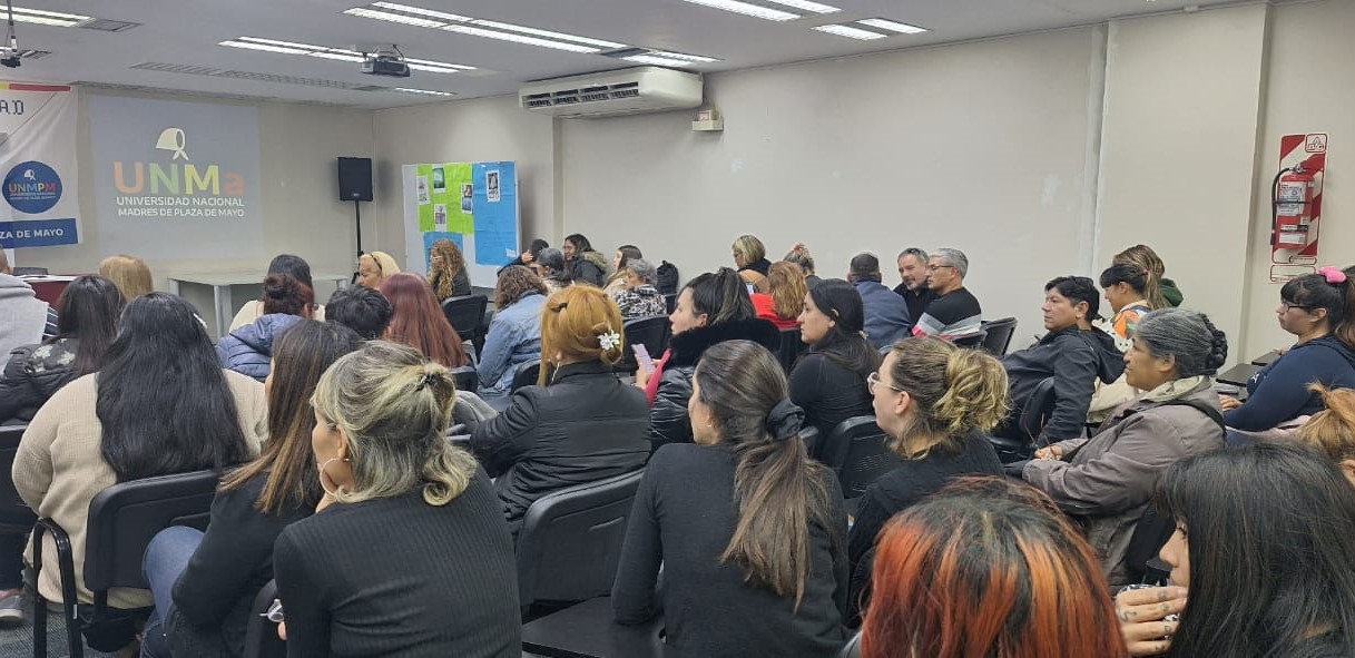 Visitas de estudiantes a la UNMa - CENS 461 de Villa Albertina y CENS 462 de Ingeniero Budge